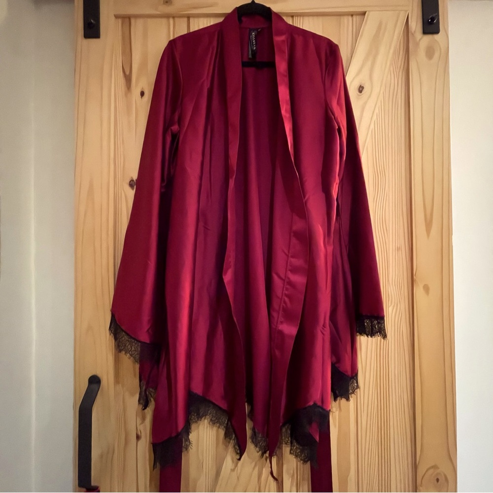 Killstar Satin Batwing Lace Robe